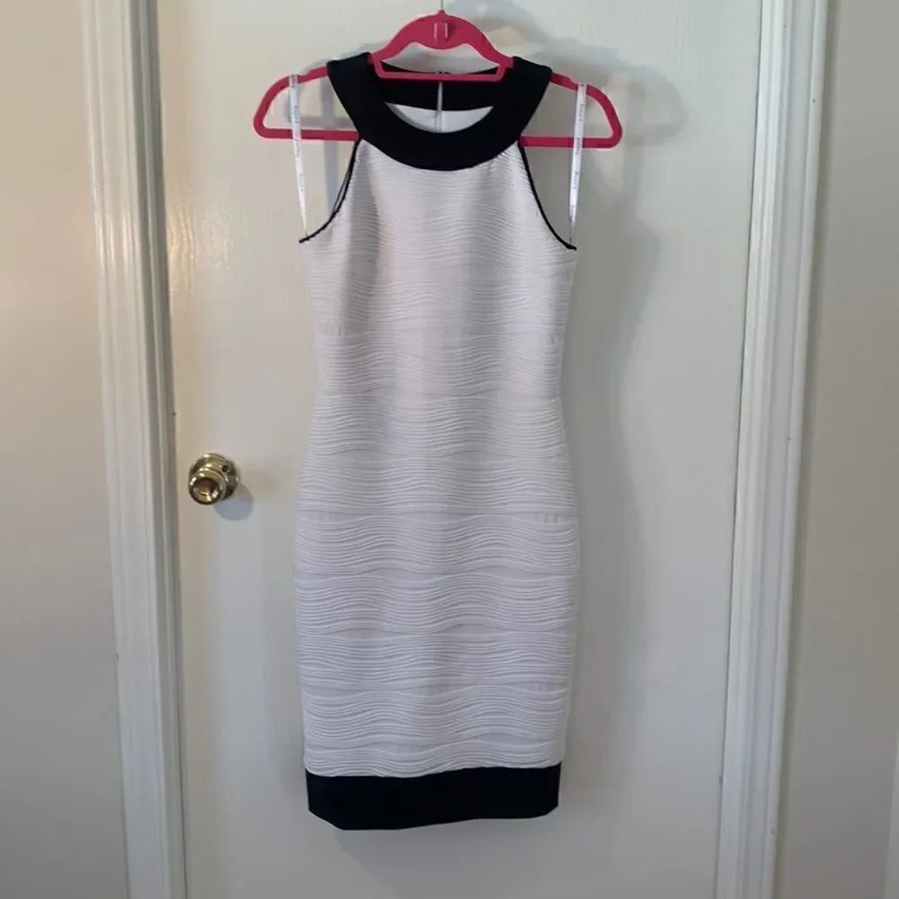 Joseph Ribkoff EUC white textured sleeveless fitted dress Size 4
